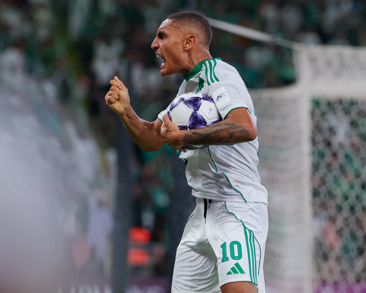 ☝🏽💚 — <a href="/EnzoMillot/">Enzo Millot</a> 

Enzo Milot, nous attendions plus de toi et nous croyons toujours que tu as encore beaucoup à offrir à Al-Ahli.
Les matchs à venir sont importants et forts, et ce sont des matchs où ta personnalité, ton esprit et ta combativité doivent apparaître à chaque