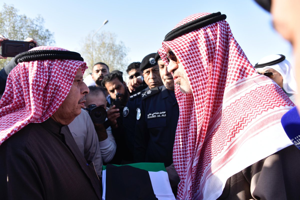 kuna_ar's tweet photo. دولة الكويت تشيع شهيد الواجب وكيل أول ضابط خالد أحمد الشرف من منتسبي وزارة الداخلية بعد أن وافته المنية متأثرا بإصابته أثناء تأديته لواجبه

- تقدم مراسم التشييع رئيس مجلس الوزراء بالإنابة الشيخ فهد يوسف سعود الصباح ووكيل وزارة الداخلية اللواء عبدالوهاب الوهيب وعدد من كبار القيادات الأمنية

- الشيخ فهد اليوسف أعرب عن خالص العزاء وصادق المواساة إلى أسرة الفقيد ناقلا لهم تعازي القيادة السياسية

https://t.co/YST7iumQVI

#كونا #الكويت