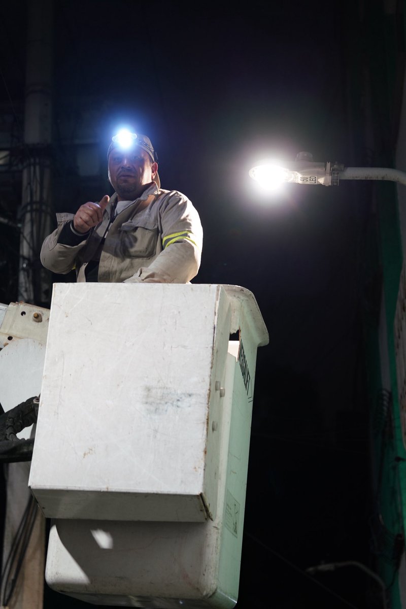 La calle Quetzalcóatl en la colonia Tlaxpana, ahora cuenta con 64 nuevas luminarias del programa #MHReiluminado💡.

El alcalde <a href="/mauriciotabe/">Mauricio Tabe Echartea</a> supervisó estos trabajos que garantizan calles más seguras e iluminadas para todos.