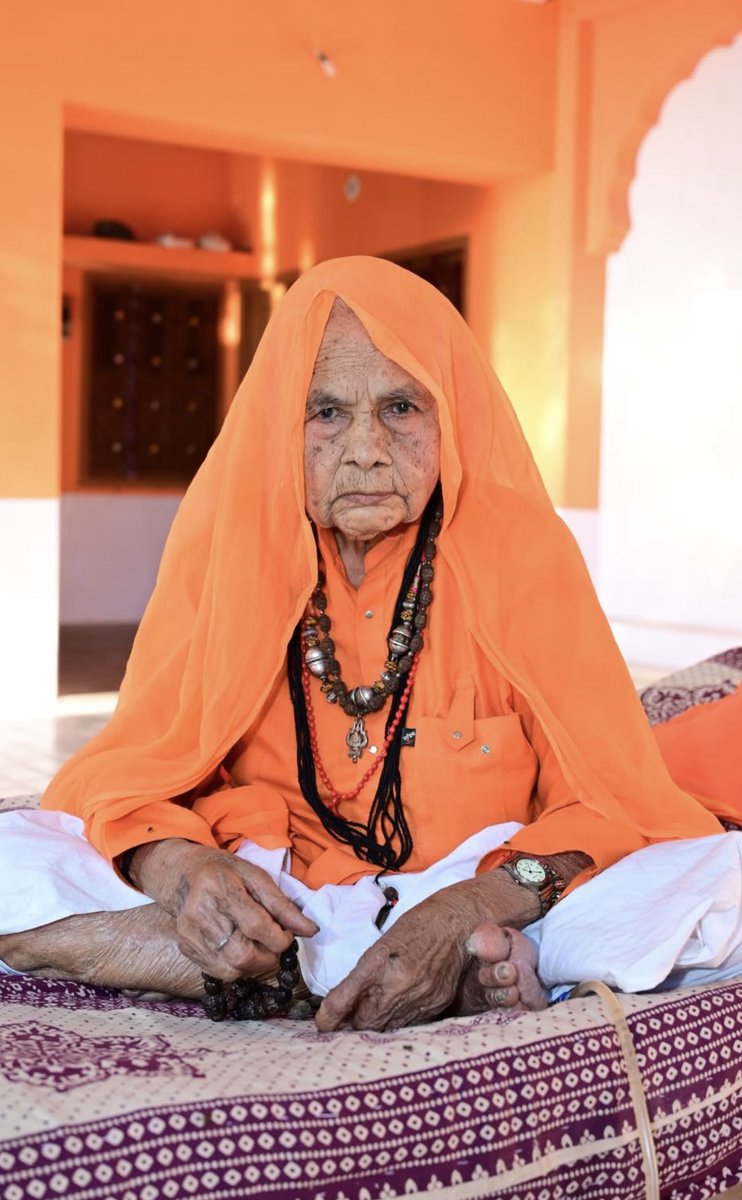 #प्राग मठ #सिणधरी के पूज्य मठाधीश संतोष नाथ जी महाराज का देवलोक गमन अत्यंत दुःखद है।
त्याग, तप और सेवा से भरा उनका जीवन सदैव प्रेरणा देता रहेगा।
ईश्वर दिवंगत आत्मा को शांति प्रदान करें।
भावपूर्ण श्रद्धांजलि 🌺💐💐🙏