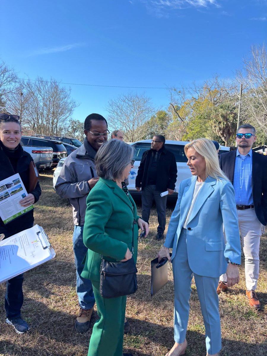 Incredible to see what is about to happen on McCoy's Creek!  Love how Kay Ehas makes Donna Deegan look tall!  Congratulations to these 2 powerhouses!  <a href="/GroundworkJax/">Groundwork Jacksonville</a>