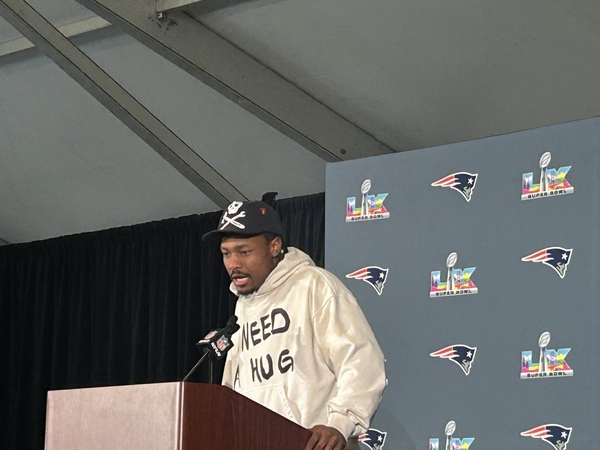 ReynoldsJD's tweet photo. Patriots are calm and confident. Stefon Diggs on his hoodie choice: I don’t really need a hug, don’t touch me. https://t.co/M0uLTbcIOt