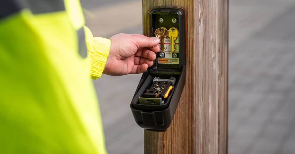 Wolflok_'s tweet photo. “If I were tasked to design a lock box, this is exactly what I would have made,” says a 40-year locksmith veteran, after experiencing Wolflok lock boxes firsthand.
Read more &amp; discover why Wolflok is setting new standards in security: https://t.co/RPf8gRJD2t

#locksmith #security https://t.co/6LghnGWZEc