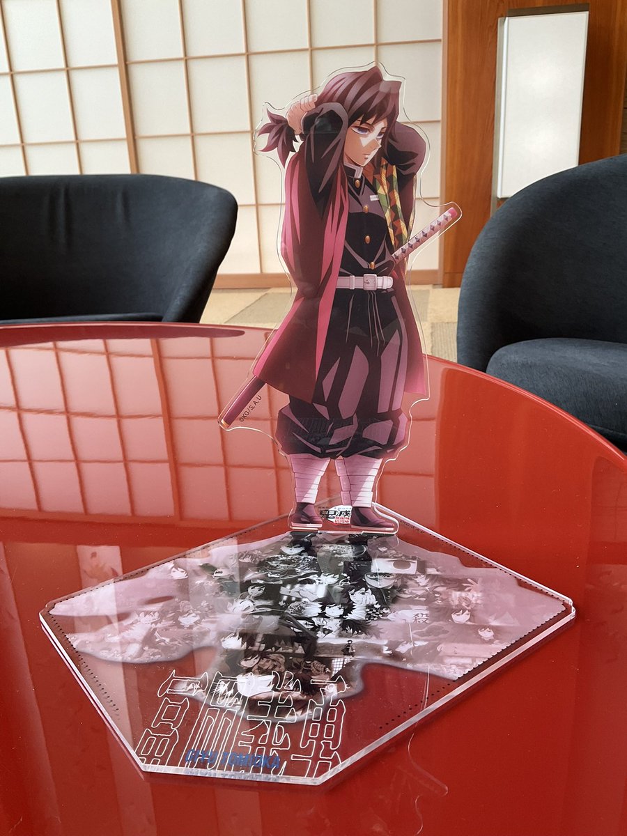 友人と落ち合って台湾のアクリルスタンドと、ヒロマの戦支度イラスト