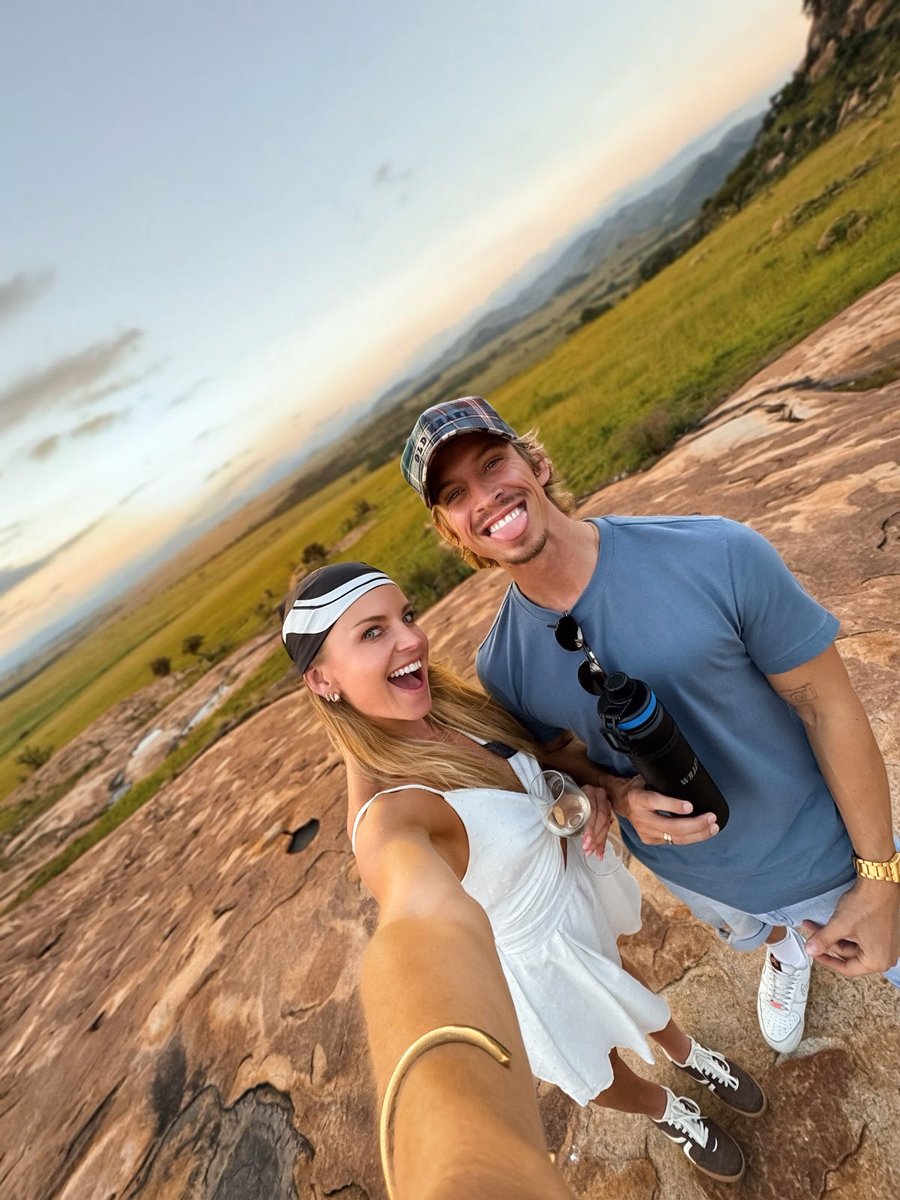 WillemBotha's tweet photo. Terug in warm SA en sommer reguit na my gunsteling plek - die bosveld!

Hulle sê - There’s no place like home - en dis darem wraggies so. Ons kuier hierdie week by die mooiste @nkomazi_gamereserve vir ons jaarlikse CO Productions spanbou. https://t.co/ljdovGGZ4n