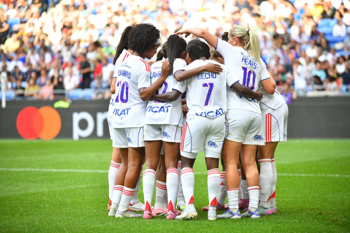 fenottes's tweet photo. OL #Lyonnes ne laisse encore aucune chance à l’OM (4-0)
#OLLOM #CdLF
(O&L : https://t.co/GESlNTb4LV) https://t.co/BRqKGoVyrR