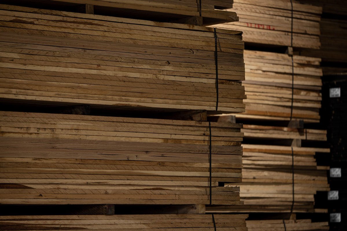 QuartersawnWood's tweet photo. Hardwood isn't just about appearance - it's about longevity, strength, and performance. 

#HardwoodMatters #FrankMillerLumber https://t.co/gPgNw7XPui