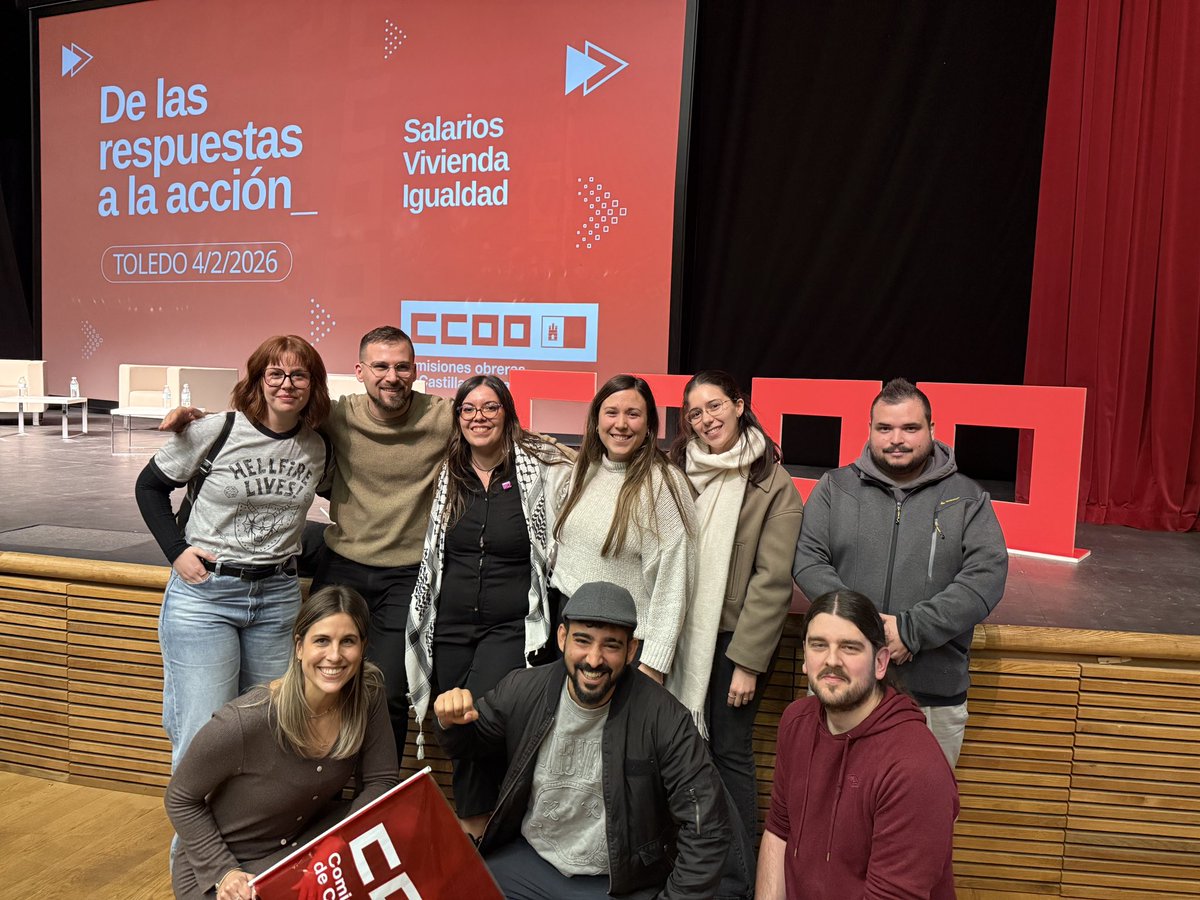 jovenesccooclm's tweet photo. Nos hemos manifestado en Toledo 1200 sindicalistas de Castilla-La Mancha. 

Pedimos:
🔴 Topar los precios de los alquileres
🔴 Subir salarios para vivir mejor
🔴 Igualdad en el trabajo
🔴 Reducir la jornada laboral sin pérdida salarial

Unidas somos más ✊🏼 https://t.co/Q0WW6dSm95