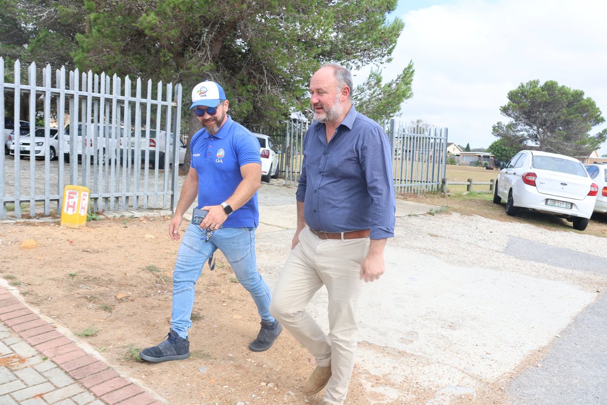 retiefnmb's tweet image. This morning, the DA visited Kabega Park Police Station, one of NMB's largest geographical areas, yet critically under-resourced with a 25-officer shortage, no vehicles &amp;amp; equipment. 

We need proper resourcing, ShotSpotter &amp;amp; CCTV to make NMB safe. #getNMBworkingagain