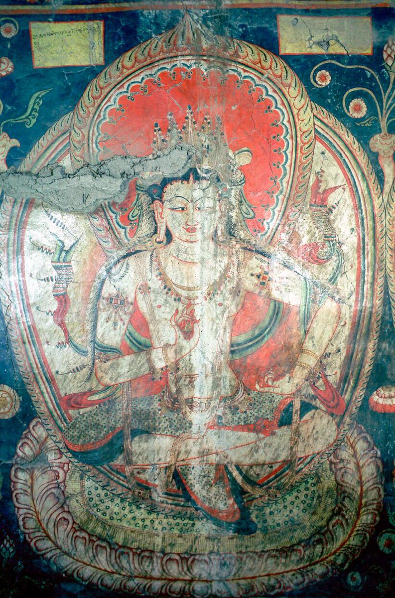 artinchow's tweet image. Radiance Of The Moon:

Candraprabha, successor to Bhaiṣajyaguru, is depicted as a white-bodied Bodhisattva bearing a vajra-marked discus in his right hand and a moon disc upon a lotus in his left. These attributes visually express his name, Candraprabha, “radiance of the moon.”