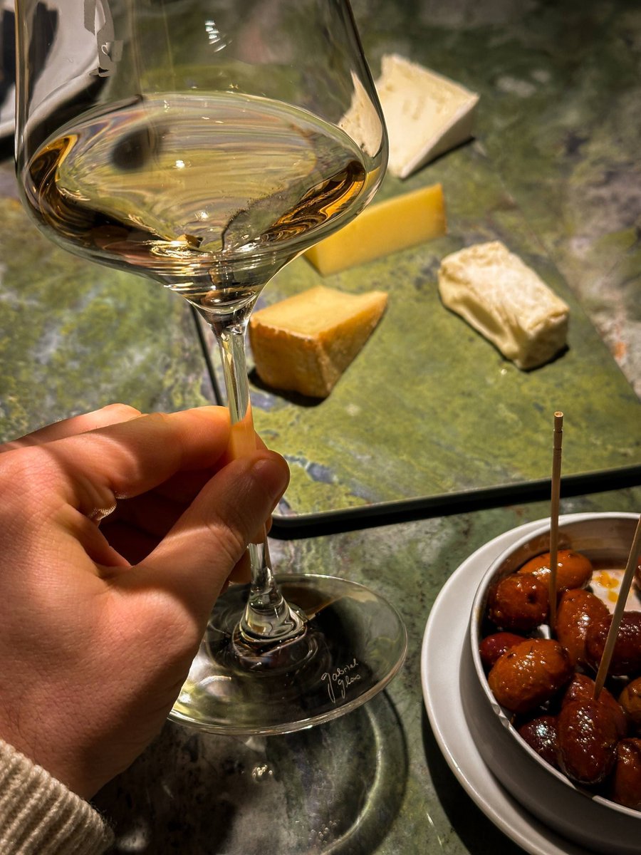 siphappenswine's tweet photo. Chilling at @goia_konstanz with a glass of fine @champagne_bollinger poured into the best wine glases from @gabriel_glas! Paired it perfectly with creamy cheeses. No rush, just good vibes, great company, and the kind of sip that lingers. Who's joining next time? 🥂🧀 https://t.co/KlHByA3drR