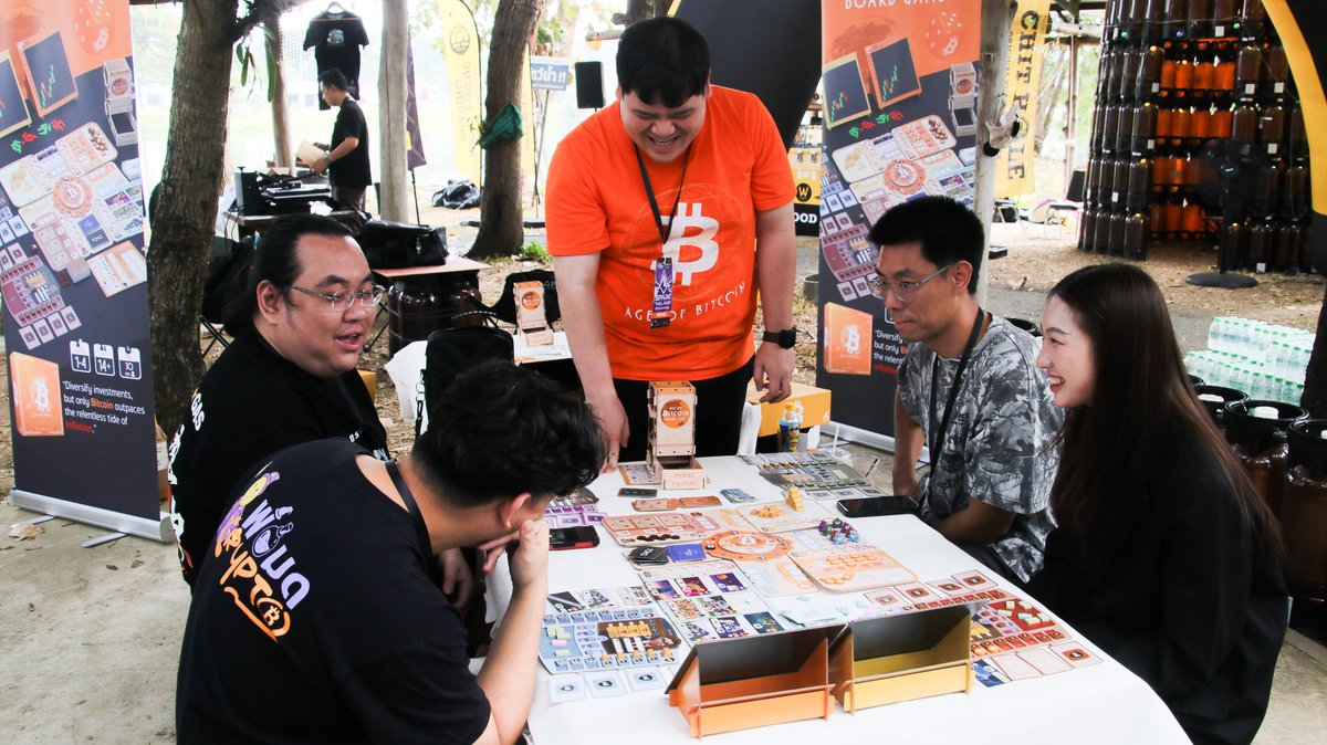 ageofbitcoin_bg's tweet photo. We've just rocked at #BlockMountain event at Chiangmai! 🔥

The cutest fact is that the board game #AgeOfBitcoin is always warmly welcomed by the #Bitcoin, blockchain, and crypto community 😁💓

📑 Note: The Mass Production is coming soon! 🚀 https://t.co/VLg1J0wQm1