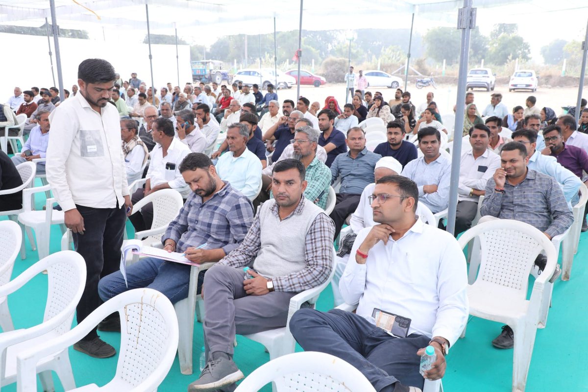 sdmpalanpur's tweet photo. આજરોજ ગુજરાત પ્રદૂષણ નિયંત્રણ બોર્ડ દ્વારા પાલનપુર ���ાલુકાના વેડંચા ગામે  રાખવામાં આવેલ લોક સુનાવણીમાં ઉપસ્થિત રહી લોકોની રજૂઆતો સાંભળી. https://t.co/png2DYiQ5h