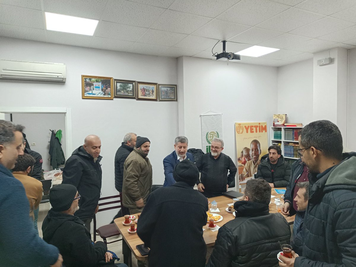 HÜDA PAR Gürsu İlçe Teşkilatı olarak, ilçemizde hayırlı ve güzel çalışmalara imza atan Gürsu İHH temsilciliğini ziyaret ettik.
​Bizleri samimiyetle ağırlayan İHH Gürsu Başkanı Sayın Metin Karadoğan kardeşimize  misafirperverliği ve kıymetli hoşsohbeti için teşekkür ederiz.