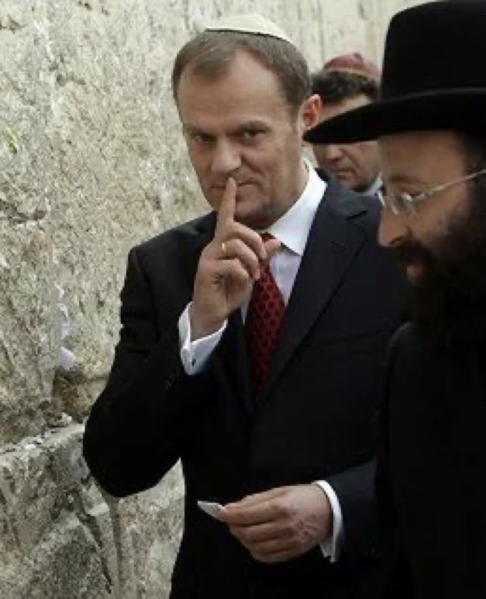 NatsocImagery's tweet photo. Its the "Russians" @donaldtusk 🤣🤣🤣🤣 https://t.co/Y6UYpauqbK