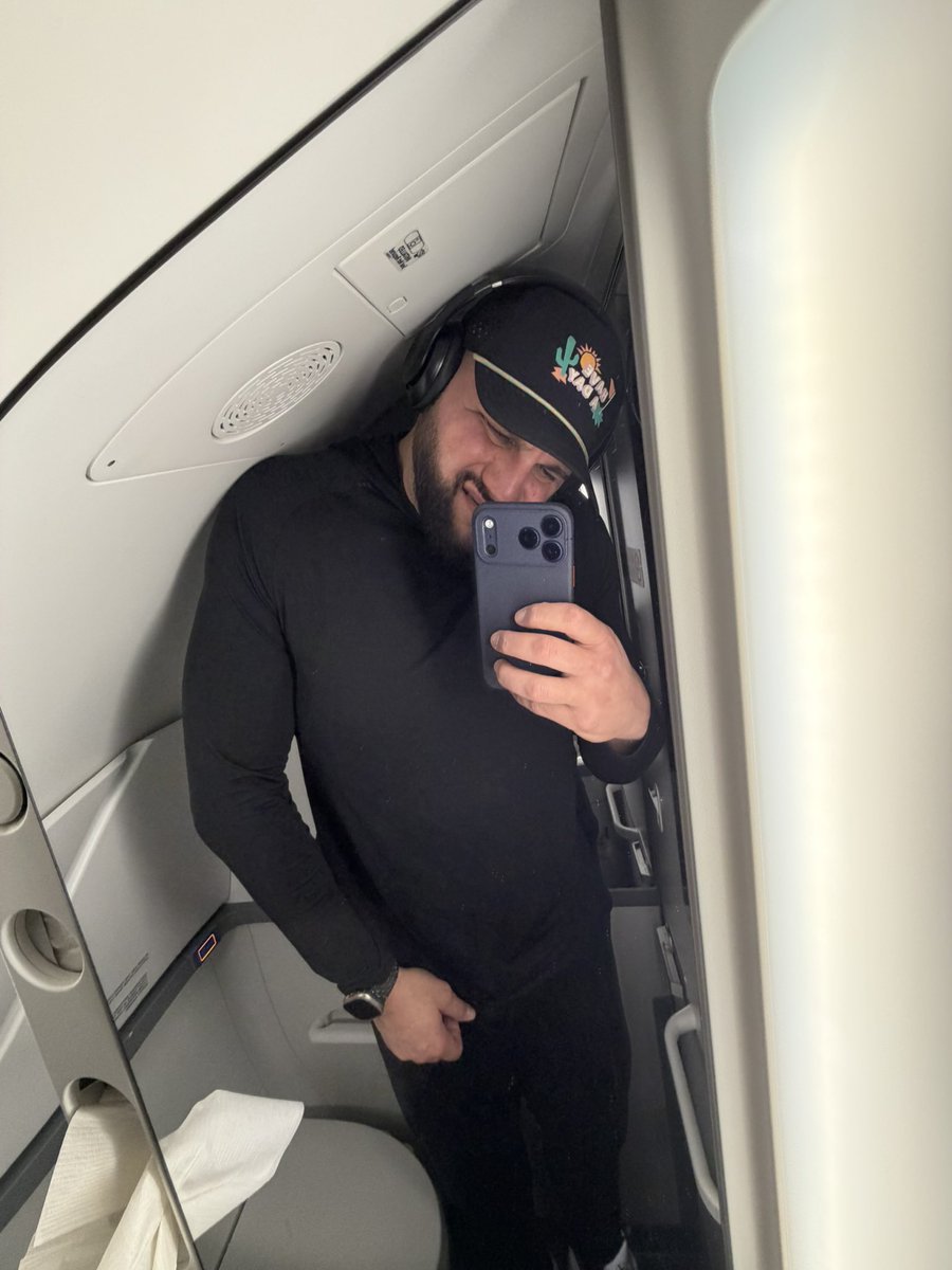 Mikey V. tweet media