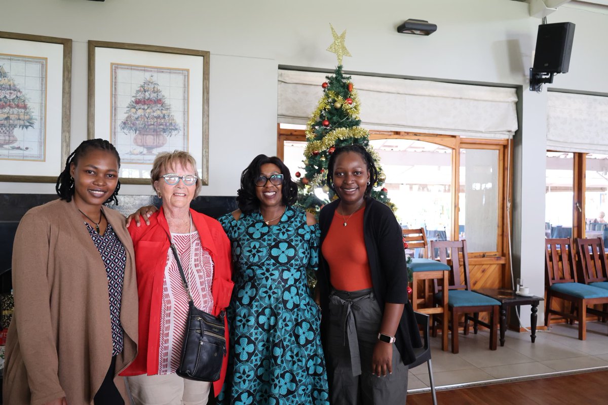 friendshipbench's tweet image. We are grateful for the  moments we get to spend with our grandparents, to celebrate them and the  work they do everyday.

"The greatness of a community is most accurately measured by the compassionate actions of its members." - Coretta Scott King

#FriendshipBenchDandaro