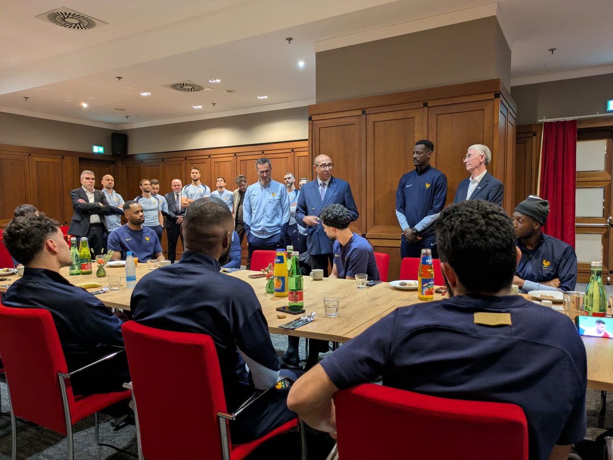 En route pour l'histoire !
Ce soir, l’Équipe de France de Futsal a rendez-vous avec son destin.
Messieurs, vous affrontez le Portugal, double tenant du titre en demi-finale de l'Euro, continuez à nous faire rêver !
🏟️ RDV à 20h30

Tous derrière les Bleus ⚽️🇫🇷