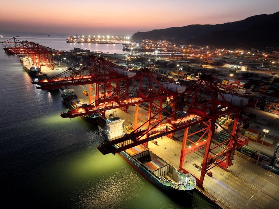 El Ministerio de #Comercio de #China celebró el primero de una serie de eventos de 2026 que tiene como objetivo animar a los exportadores extranjeros a vender en el mercado chino. La serie, titulada "Un gran mercado para todos: exportar a China", contará con más de 100 eventos y