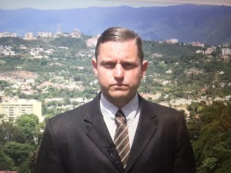 URGENTE | #AlertaSNTP | Funcionarios policiales, presuntamente de la PNB, se llevaron detenido al periodista Álvaro Algarra, corresponsal de <a href="/dw_espanol/">DW Español</a> cerca de las 11:00 am de este #4Feb. 

Los funcionarios vestidos de azul se llevaron al periodista de su casa y su familia