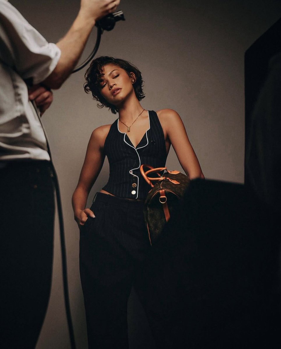 archivedaya's tweet image. zendaya for louis vuitton ⋆˙⟡