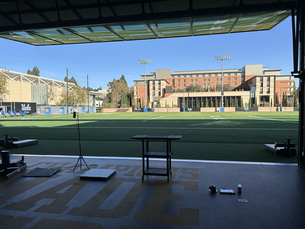 Xavier_Curran's tweet photo. Had a great time visiting @UCLAFootball with my team. Also got some great work in at @Pylon7on7 LA. Special thanks to @CoachMarshawn for hosting. Can’t wait to be back in Cali! https://t.co/blvrByKtMG