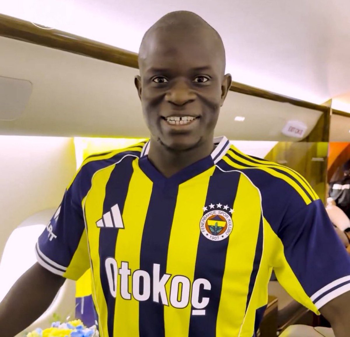 Geliyor 😎 <a href="/nglkante/">N'Golo Kanté</a>