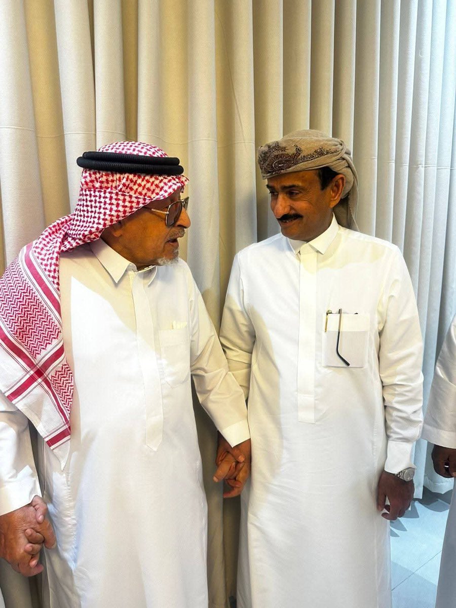 السلطان عوض ابن الوزير محافظ شبوة في ضيافة الشيخ عوض بن سالم العاقل باعوضة 
نسال الله ان تكون #شبوة واهلها علئ قلب رجلا واحد