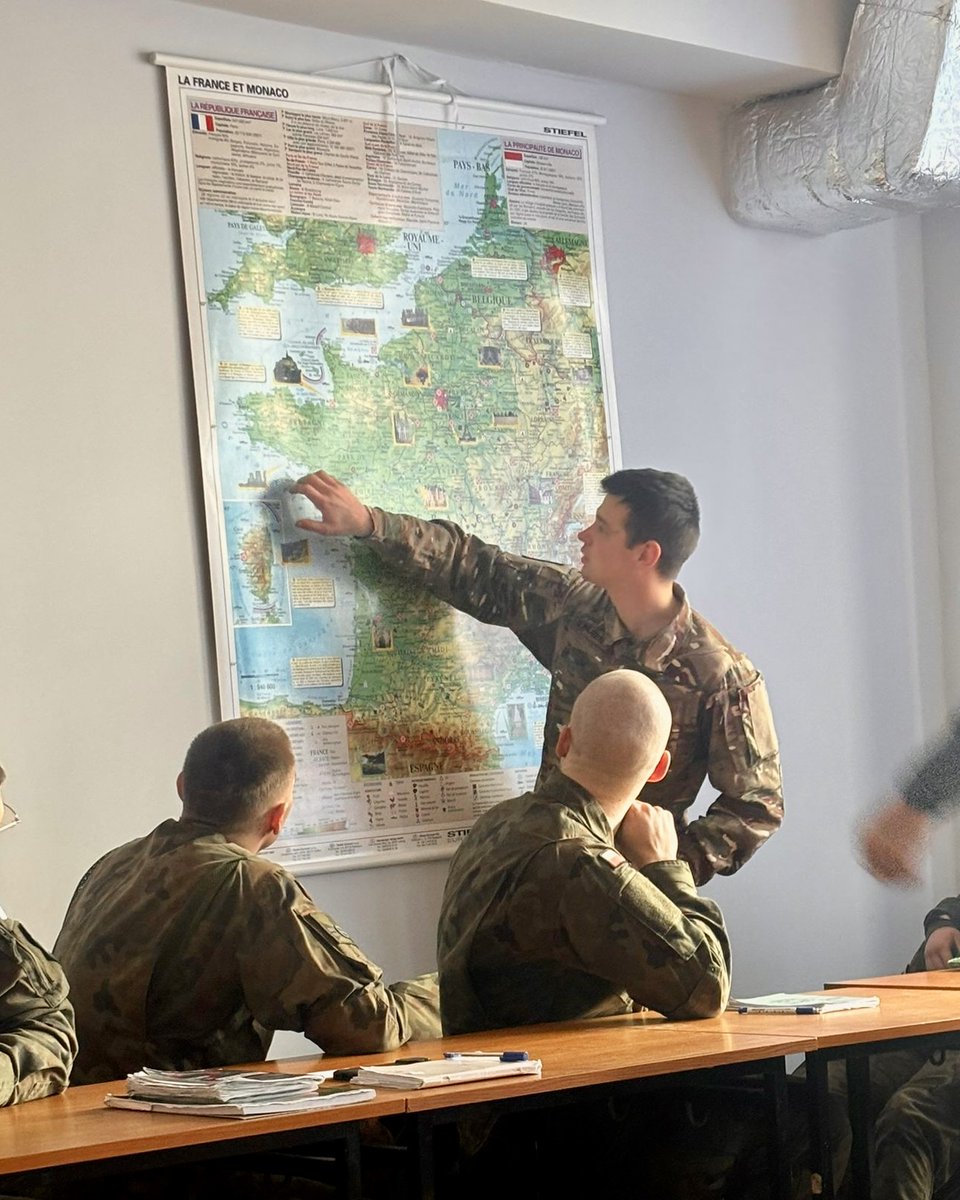 FRDefensePOLAND's tweet image. 🏔️Współpraca z @AWL_Wroc: dwóch podporuczników akademii wojskowej #EMIA @SaintCyrCoet towarzyszyło polskim kadetom podczas ich szkolenia w górach. 

Wymiana wiedzy i integracja są niezbędne dla rozwoju współpracy wojskowej 🇫🇷🇵🇱
#TraktatZNancy