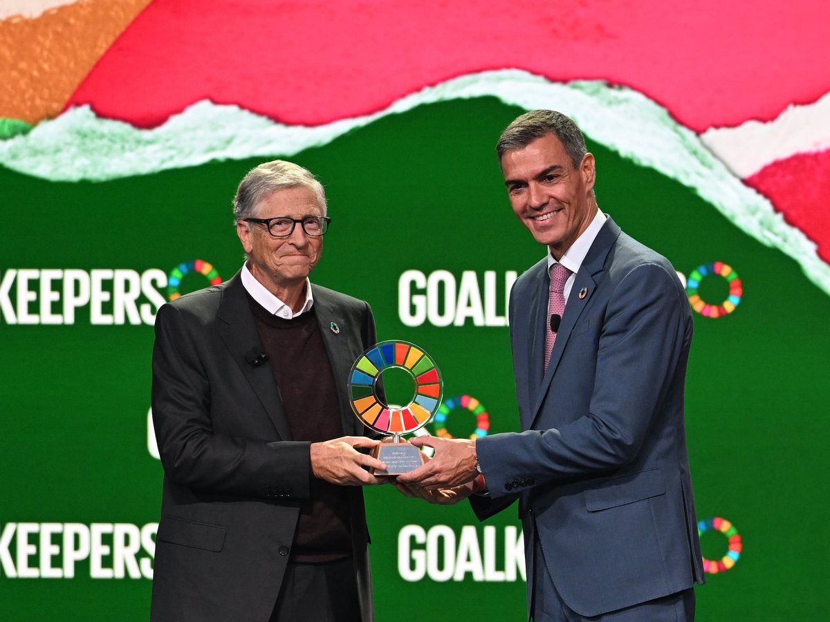 Agenda2030_'s tweet image. "O estás con milmillonarios depredadores o con nosotros".