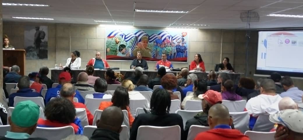rlicea_mojena's tweet photo. Se desarrolla el Balance del INDER en la #IslaDeLaJuventud se evalúa el trabajo realizado en el 2025,  el debate se enfocó en cómo vamos a materializar la Ley del Deporte en el territorio, y las proyecciones de trabajo para el 2026 #SentirPinero #100AñosConFidel https://t.co/jAct0lZx6T