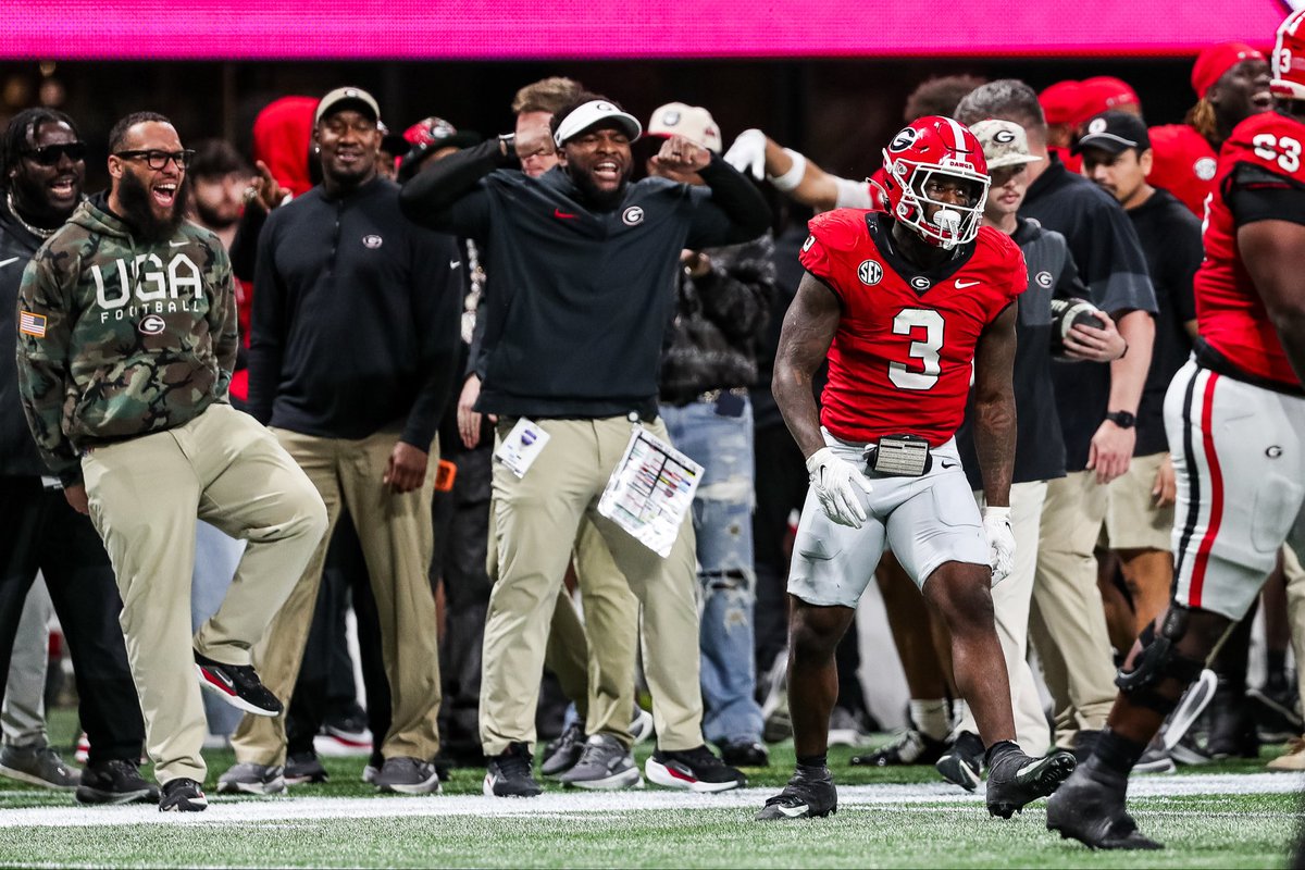Markell_Clark96's tweet photo. End of an era. Grateful to have had the opportunity every day over the last 3 years to come back to my home state &amp; serve these boys! Forever indebted! Thank you @GeorgiaFootball &amp; Dawg Nation 🐶🫡 https://t.co/tO47THrlfY