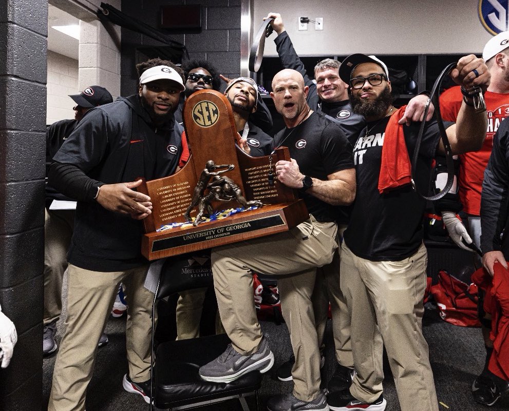 Markell_Clark96's tweet photo. End of an era. Grateful to have had the opportunity every day over the last 3 years to come back to my home state &amp; serve these boys! Forever indebted! Thank you @GeorgiaFootball &amp; Dawg Nation 🐶🫡 https://t.co/tO47THrlfY