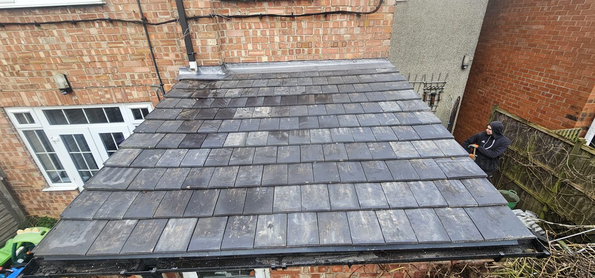 Great work today from the lads. Replacing this worn out, cold, leaking corrugated roof.  Cracking job and finish👏 #Billinghay