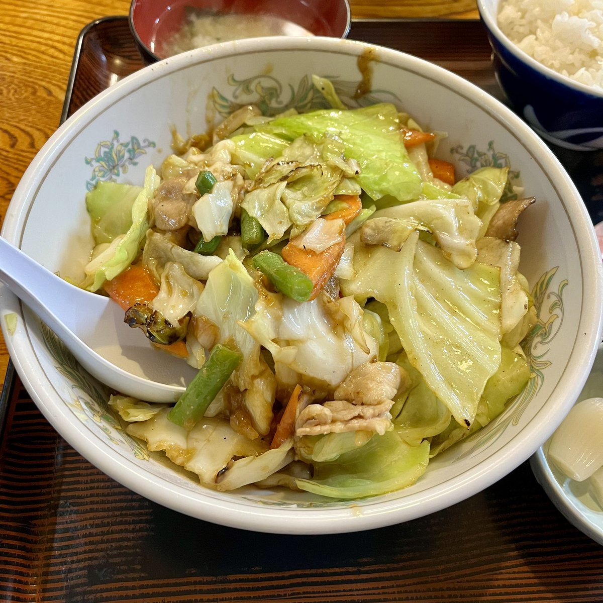 先週土曜から連日アルバムRec座りっぱなしでケツが痛い。明日はありがたいオフ日もらえたのでケツと耳を休めて残りの３日間を乗り切りたい。