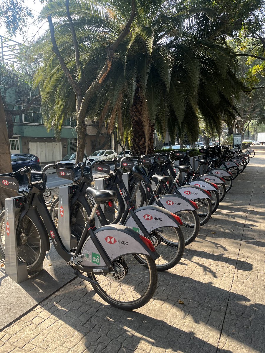 bpkronos's tweet photo. @ecobici va de nuevo. 10:33 CE072 de 12 bicicletas, 7 están fuera de servicio. https://t.co/IXGAFjBaPN