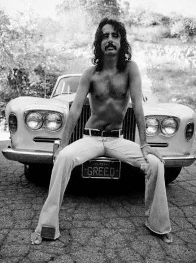 Superstar_Cars's tweet image. A big Happy Birthday to Vincent Damon Furnier, better known as Alice Cooper, ‘The Godfather of Shock Rock’, who was born #OnThisDay in 1948. 

📷 Neal Preston, 1976. 

#Rock @NewWaveAndPunk #AliceCooper