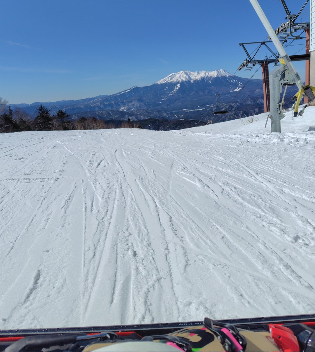 DAY10
ちょっと出だし遅く11時着
バーンが良いので遅くても快適に滑れました✨