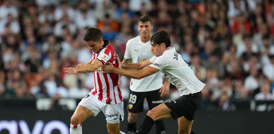 Valencia-Athletic: El valencianismo se ilusiona con la Copa
valencianista.net/2026/02/04/val…
<a href="/valenciacf/">Valencia CF</a> <a href="/amuntvalencia_1/">amuntvalencia_1 💯⚽🦇</a> <a href="/MundoMestalla/">Mundo Mestalla ®</a> <a href="/SentimentChe/">Sentiment Che 🦇</a> <a href="/vixcavalencia/">Sergio Fuster</a> <a href="/AcademiaVCF/">Academia VCF</a> <a href="/copadelreyRFEF_/">Copa del Rey</a>