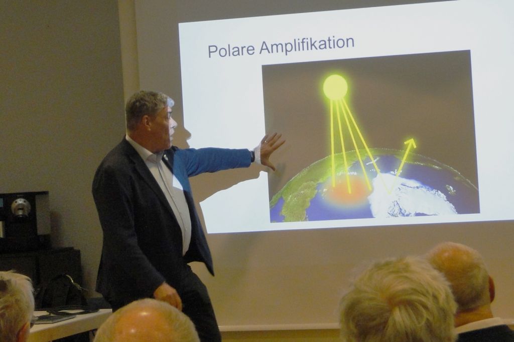 Die Klimaerwährmung ist real. In einer gut besuchten Veranstaltung stellte der Wiediker «Wetterfrosch» Felix Blumer im Referat «Ökologisch denken – ökonomisch handeln» verschiedene Massnahmen vor.

Lesen Sie unseren Bericht zur Veranstaltung:
👉 quartierverein-wiedikon.ch/aktuelles/636.…