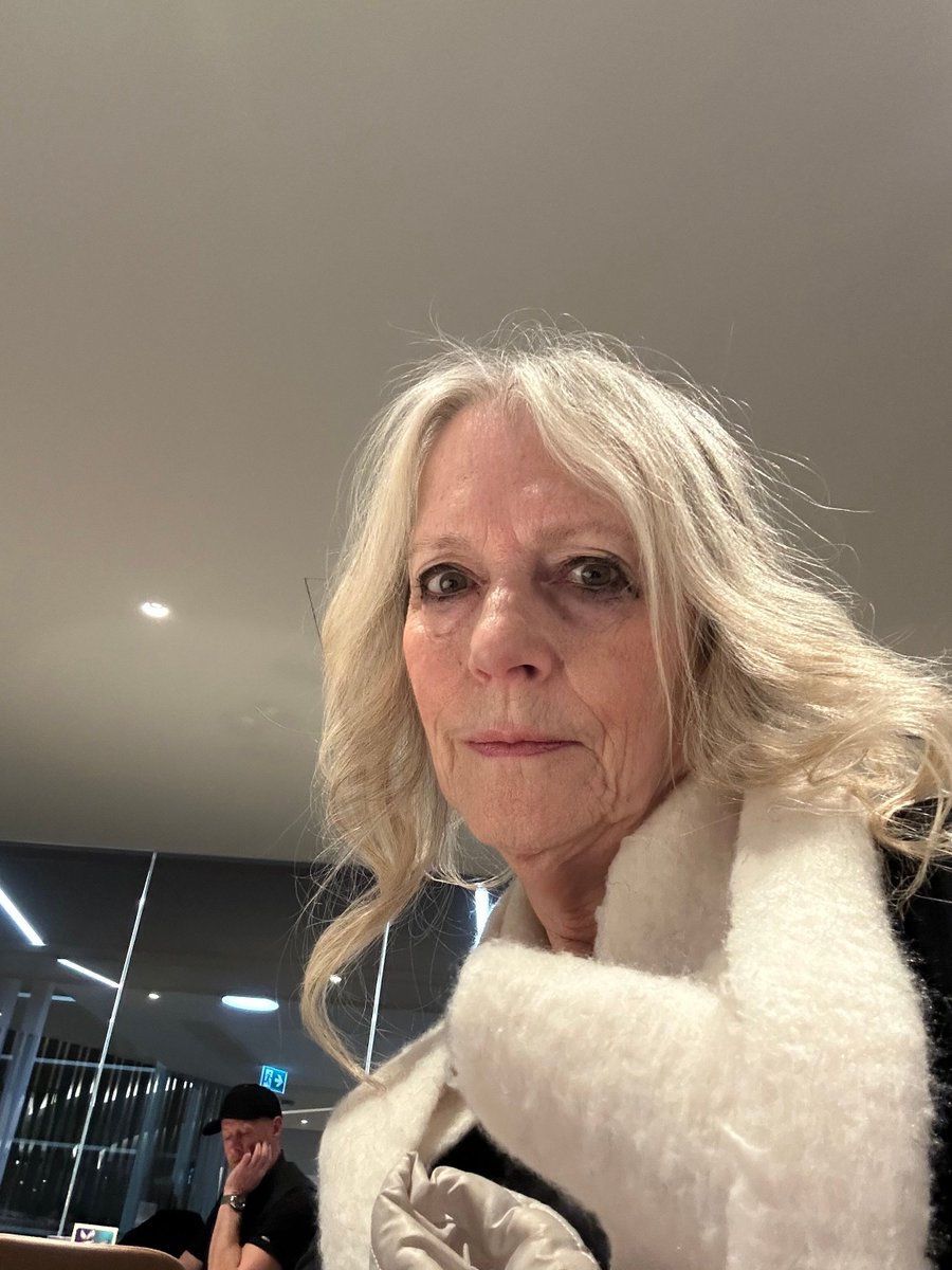 TheRosesP's tweet image. Happy mid week ya’ll. #travelling again! Have a wonderful good day! #Midweek #travels #fun