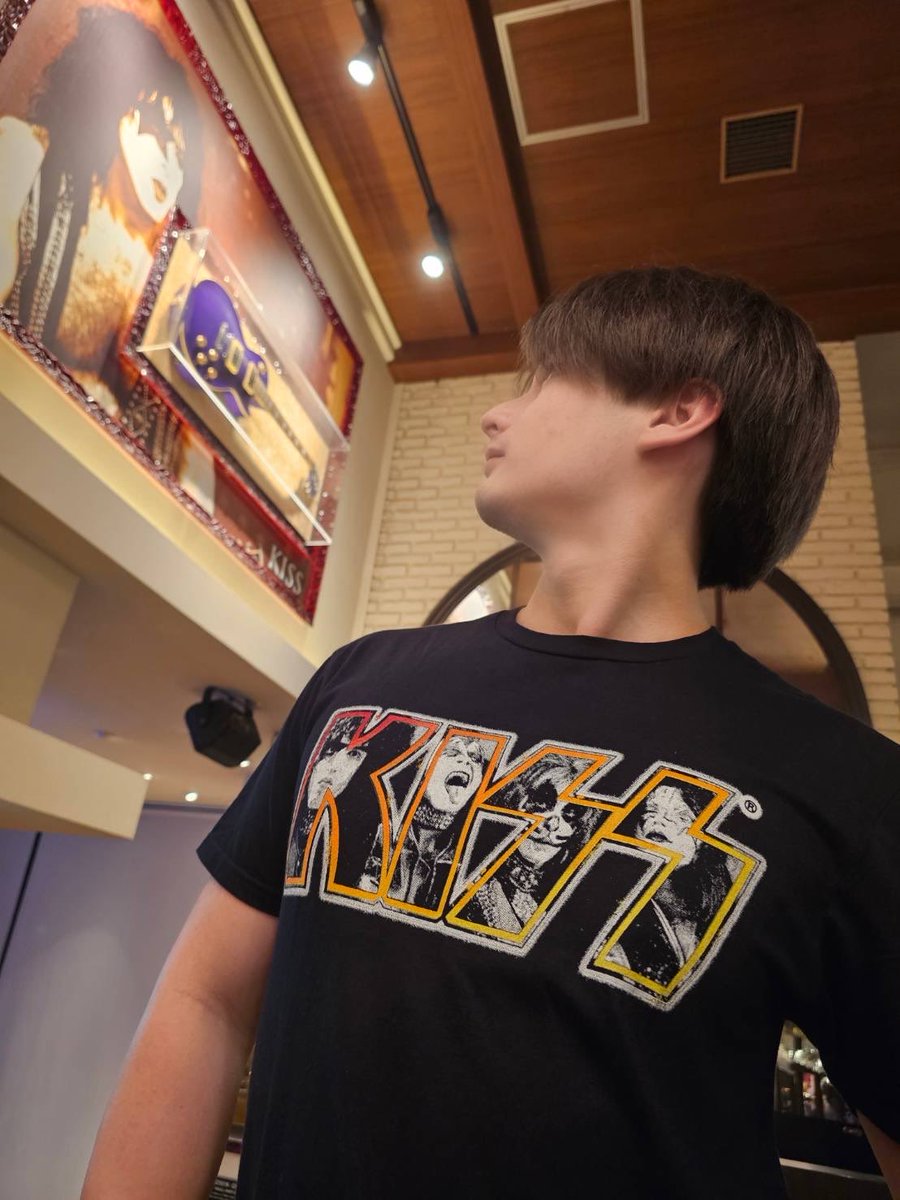 ⭐️KISS Collab Tee⭐️ ハードロックカフェでしか手に入らないKISS