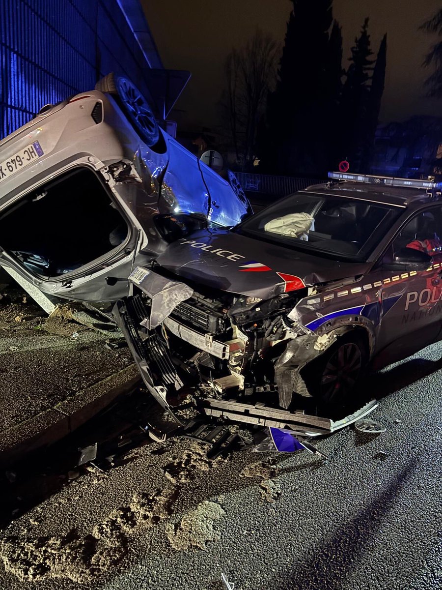 Le Parisien tweet media