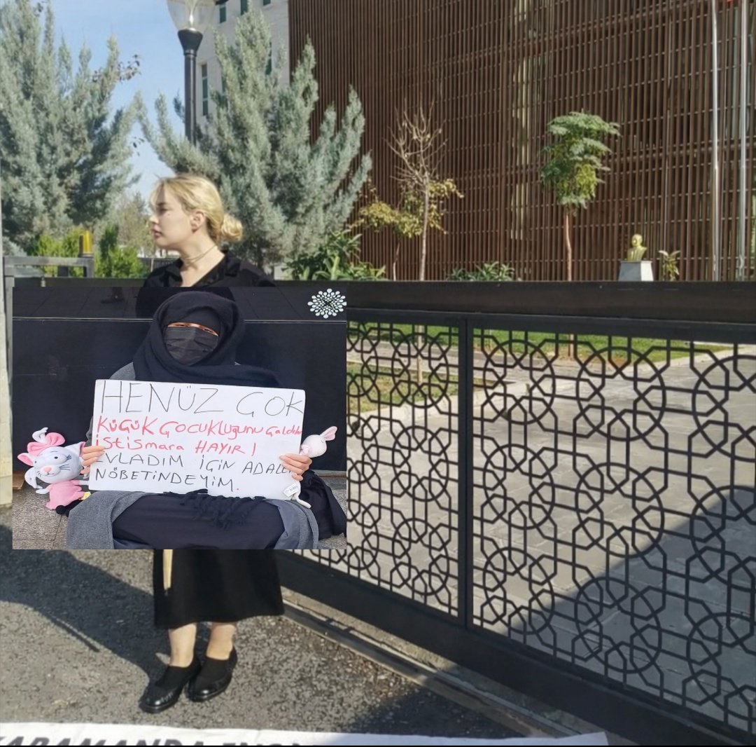 Bugün çocuklarımız için sürdürdüğüm eylemin 778. günündeyim.
Bir anne Adalet Nöbetinde, eylem yapıyor.
Tecavüze uğradı.
Sonra failiyle evlendirildi.
İstismar mağduru anne, artık susmak istemiyor.
Kendisi için değil sadece…
Çocuğu için.
“Beni de çocuğumu da istismar etti” diyor.