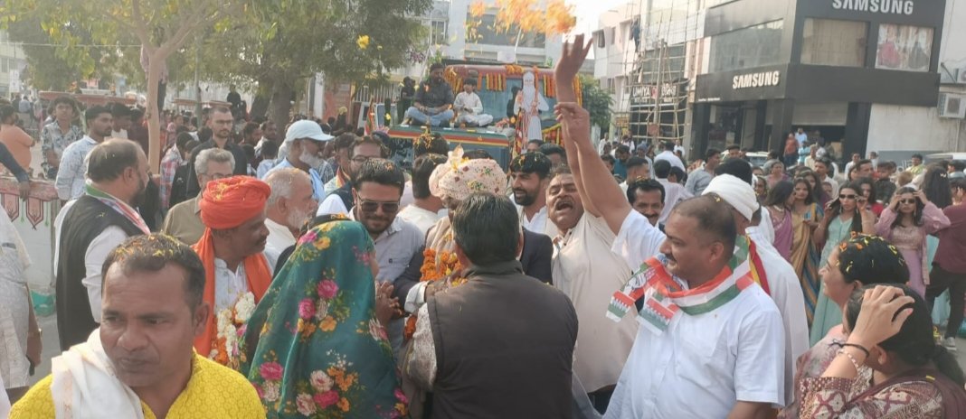 SikanderRay4's tweet photo. गांधीधाम अदीपुर समस्त माहेश्वरी मेघवाल समाज धर्मगुरु धनी मातंग देव 1273 मी जन्म जयंती शोभा यात्रा में हाजरी । https://t.co/M3WolofLeM
