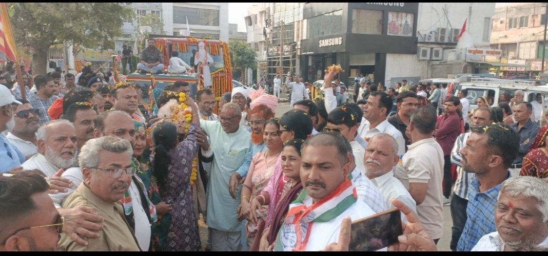 SikanderRay4's tweet photo. गांधीधाम अदीपुर समस्त माहेश्वरी मेघवाल समाज धर्मगुरु धनी मातंग देव 1273 मी जन्म जयंती शोभा यात्रा में हाजरी । https://t.co/M3WolofLeM
