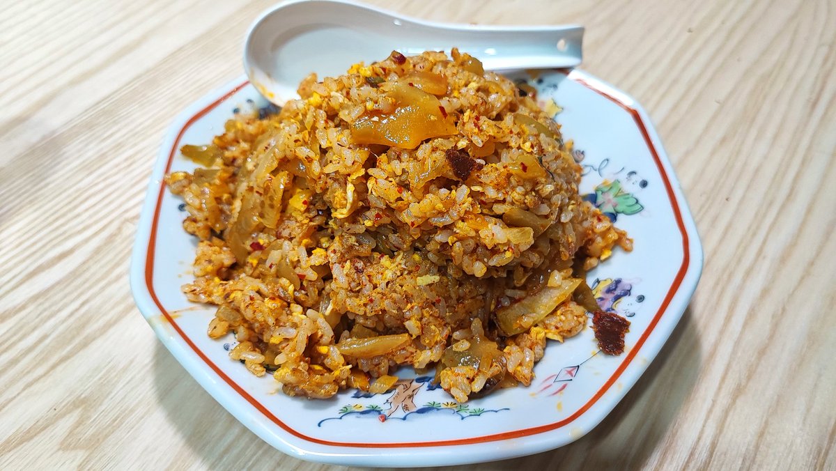 来たるべき時に備えて鍋振りの練習。
ザーサイのキムチ炒飯。
75点。