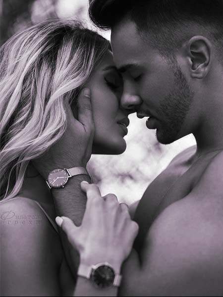 SexxxoSentido's tweet photo. "Puede que la distancia evite tocarnos, pero nada evita que podamos sentirnos, porque el verdadero sentir supera la superficialidad del cuerpo.

​Tocar, besar y desnudar son, en mi terminología del amor, el momento sublime donde te entregas en alma, mente y corazón; entonces la pasión y el placer se vuelven el equilibrio perfecto. El romance y la lujuria se funden en la piel; la libertad y el deseo establecen un lenguaje único de orgasmos y versos... Y eso es construir un sentimiento: es plenitud en este idioma nuestro." 🖤
#ApetitoTextual ©️
#SexxxoSentido ©️
#CatarsisDeUnaMusa
#EróticoAquelarre
#PoesíaYErotismo
#TuPoesía
#EroTuits