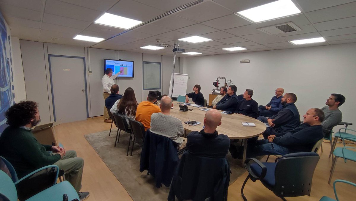 humiclima's tweet photo. En @humiclima , hemos comenzado la semana con una formación de @grundfos enfocada en la puesta en marcha, operación y mantenimiento de bombas y grupos de presión.

Agradecemos a Grundfos la visita a nuestras oficinas.

#FormaciónHumiclima https://t.co/Un4WJVWlLX