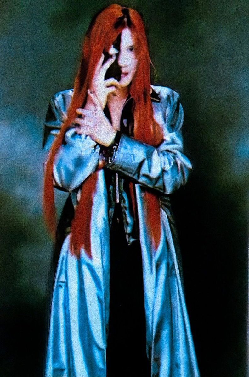 DailyKamiFacts's tweet photo. Day 23 
Kami had the chance to do special effects make up, the night before the event he-called mana to do it for him.  “I went over to Kami's house and painted half of Kami's face white for art make up… the concept was a mask (two-sided). It’s the theme from Kami's early days.” https://t.co/AxDBaVrPej
